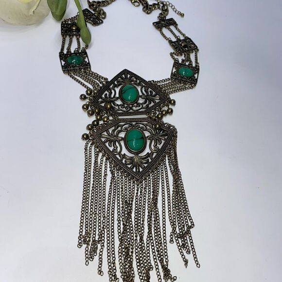 Large Fashion Necklace    - Picture 1 of 2